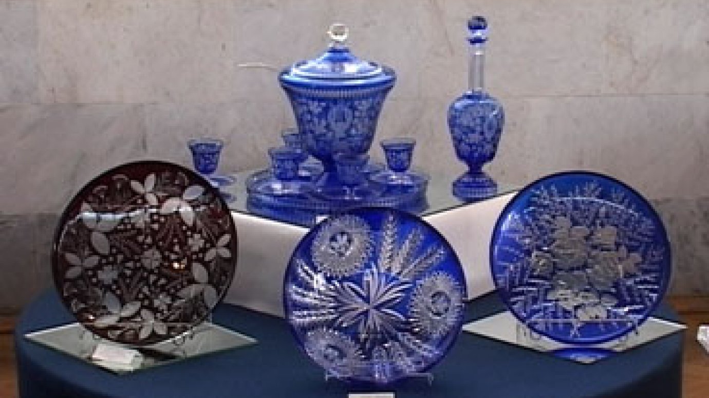 Никольские стекольных дел мастера представили свои изделия в Москве