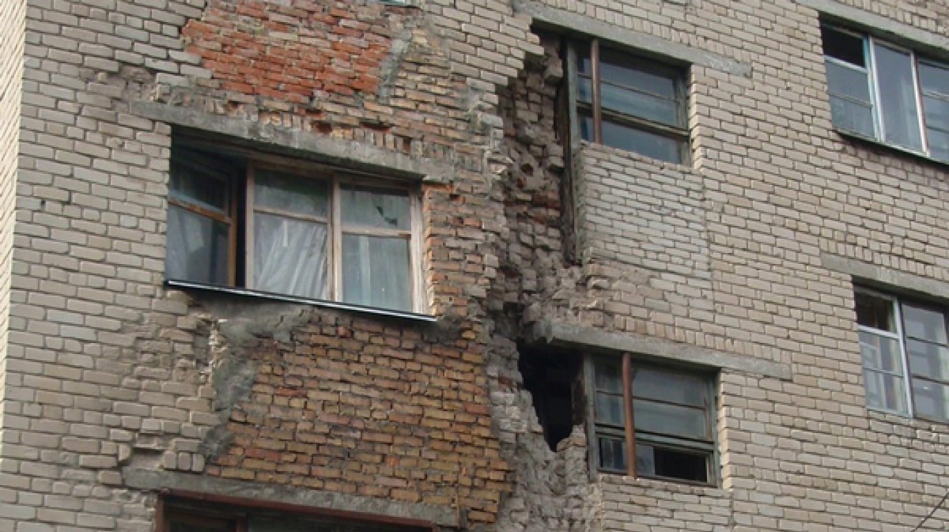 Единороссы добились выделения средств на ремонт дома на Кулибина
