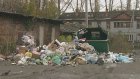 В Пензе техника не может подъехать к мусоркам из-за машин во дворе