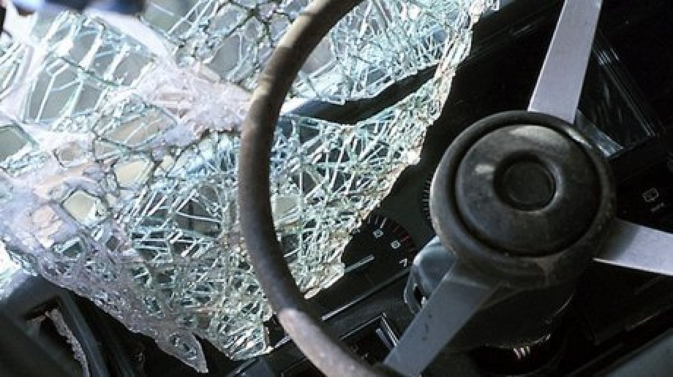 33-летний пензяк угнал Opel и врезался на нем в световую опору