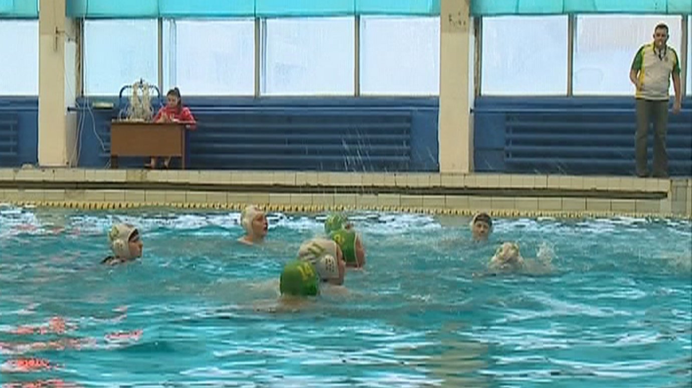 В Пензе стартовало первенство области по водному поло среди школьников