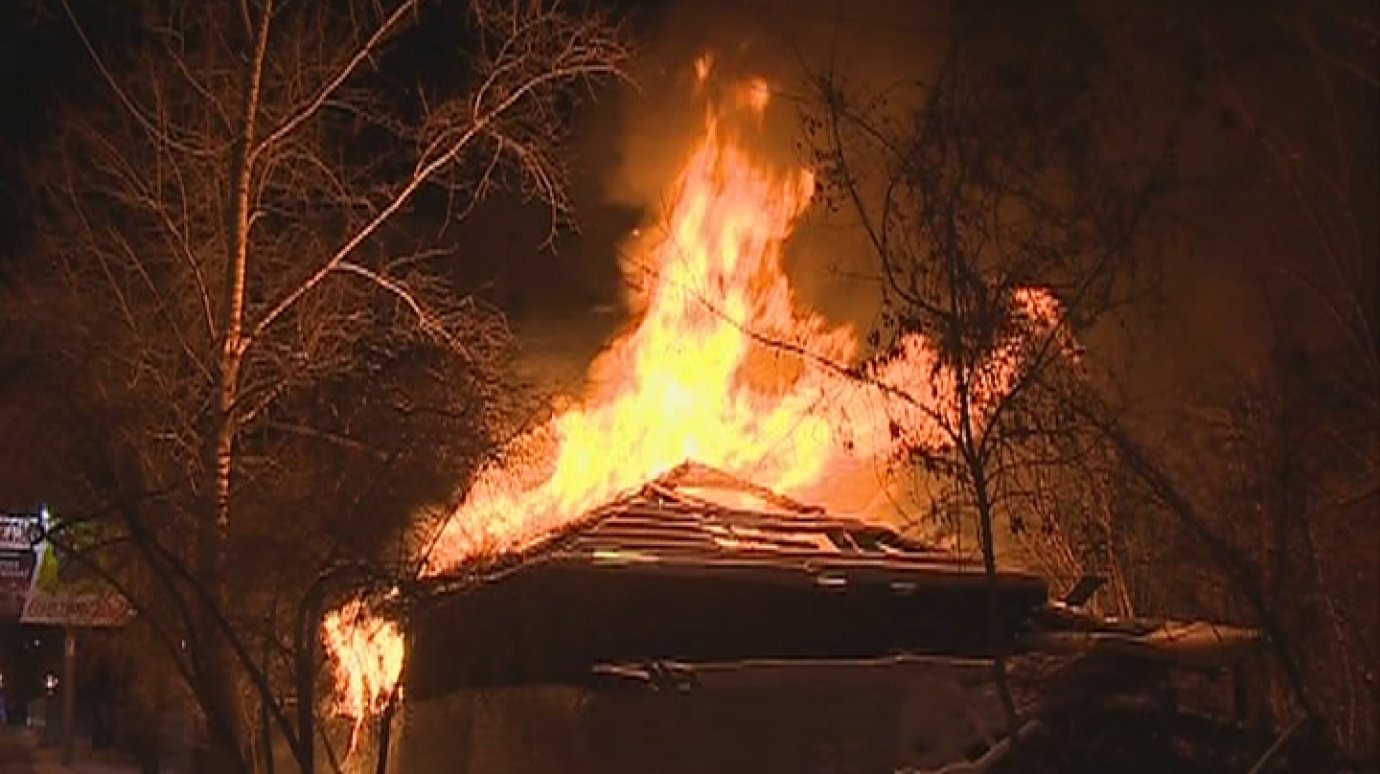 На улице Пушкина сгорел расселенный дом
