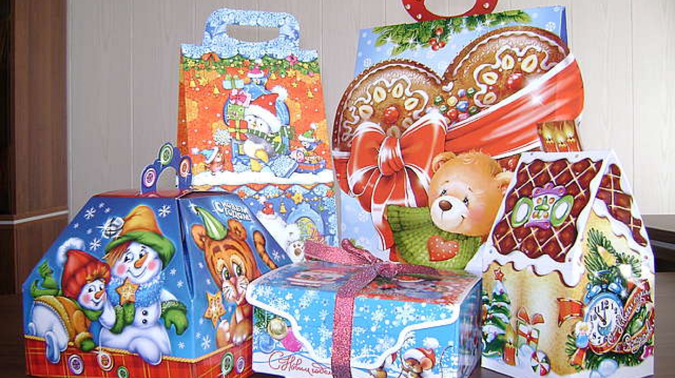 В Кузнецке  собрано около тысячи новогодних подарков