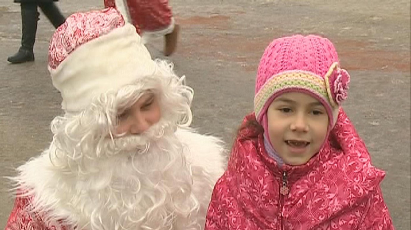 Пензенских ребятишек поздравили сразу несколько Дедов Морозов