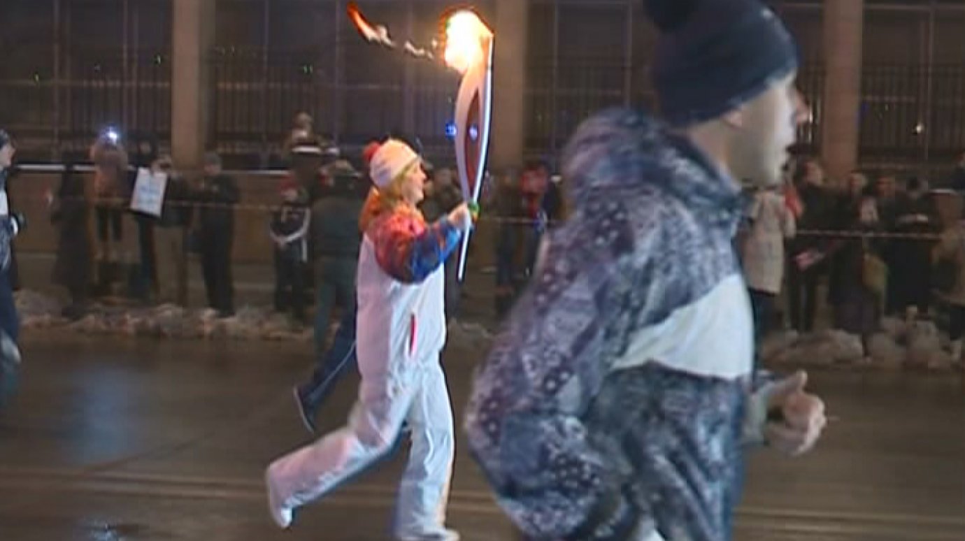 Татьяна Прошина пронесла олимпийский факел по центру Пензы