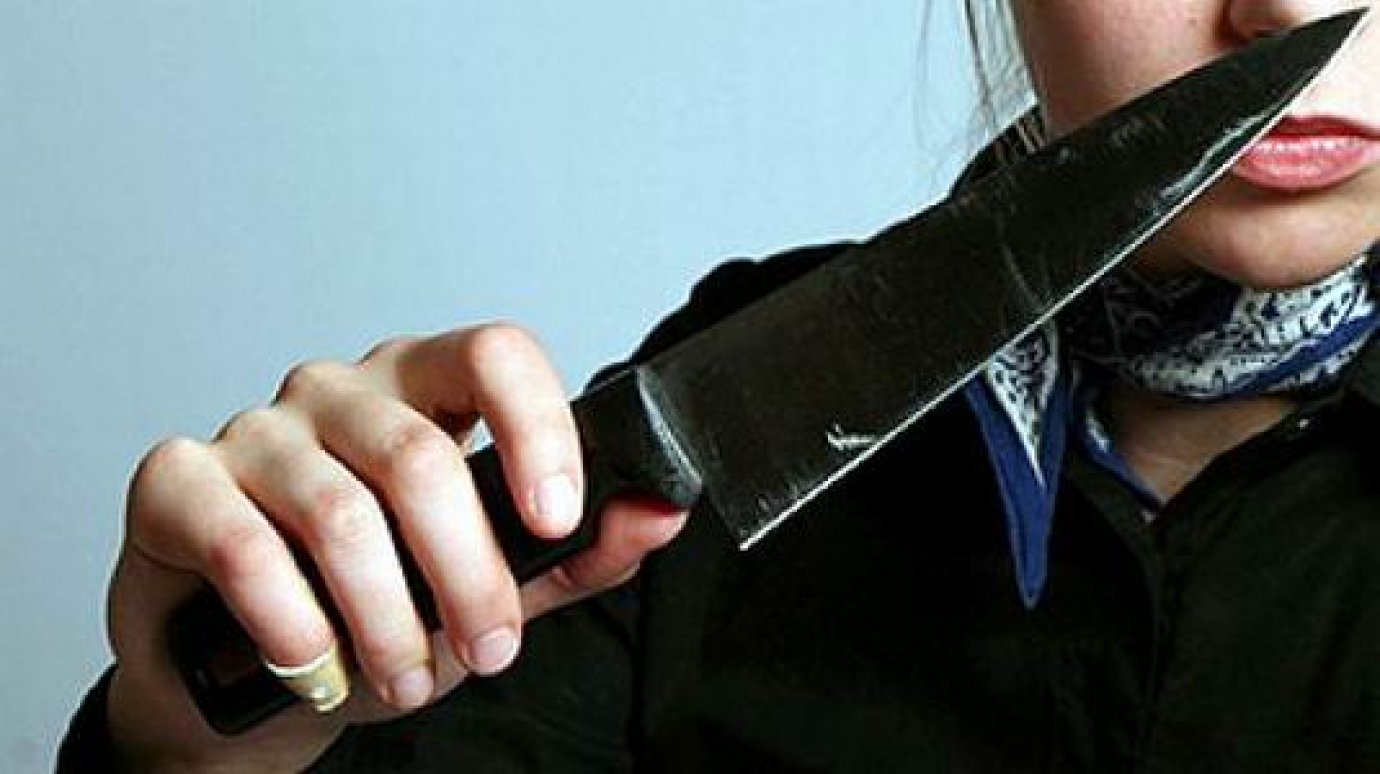 46-летняя жительница Сосновки ударила мужа ножом в живот