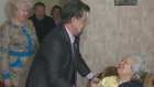 Юрий Алпатов поздравил мать десяти детей с юбилеем