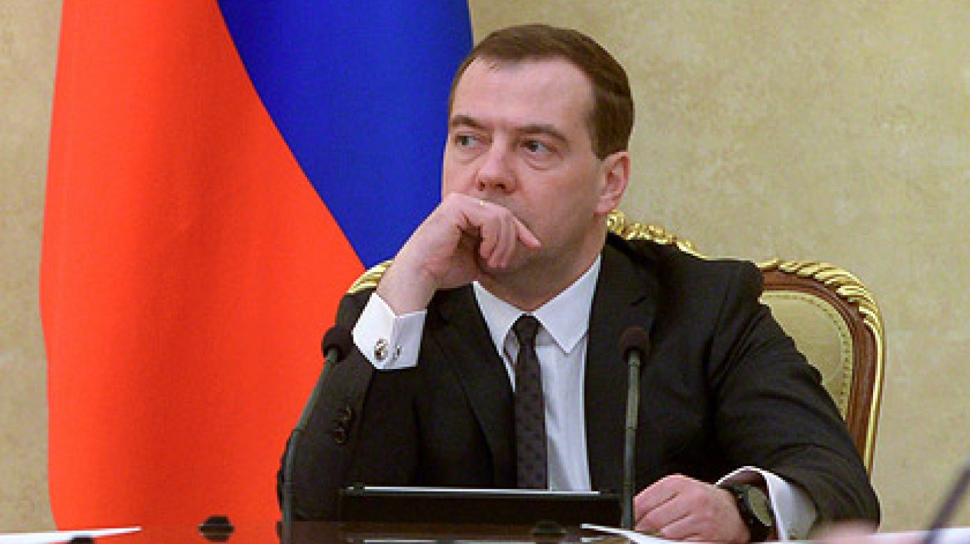 Медведев ограничил предельный рост тарифов в регионах