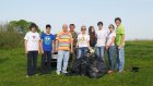 Молодые активисты очистили от мусора берег пруда в Мастиновке