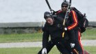 Джордж Буш-старший отметил свое 90-летие прыжком с парашютом