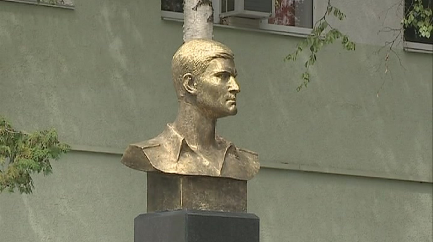 В Пензе открыли монумент Герою РФ Александру Сергееву