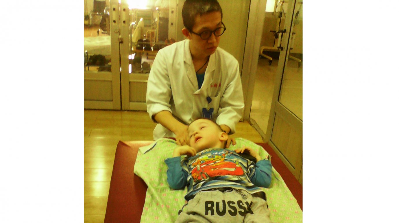 Для продолжения лечения трехлетнего Максима требуется 90 000 рублей