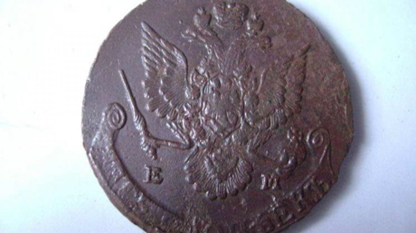 Интернет-мошенники обманули покупательницу старинной монеты