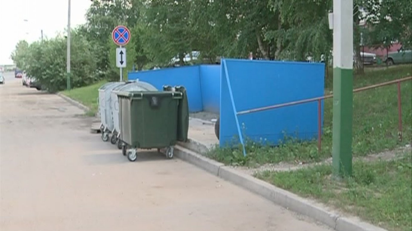 Рядом с домом на Лядова появился запрещающий парковку знак