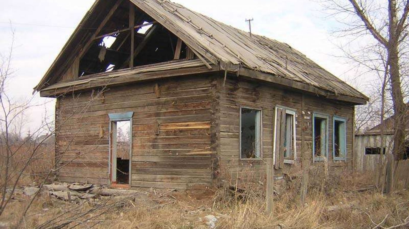 Жители Кузнецкого района не спешат оформлять права на брошенные дома