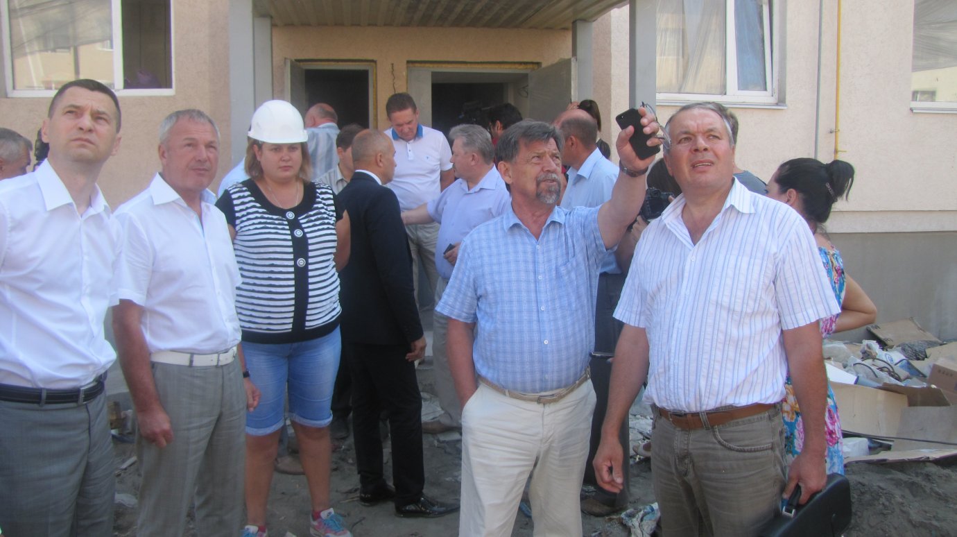 Депутаты проверили ход строительства жилья в микрорайоне Шуист