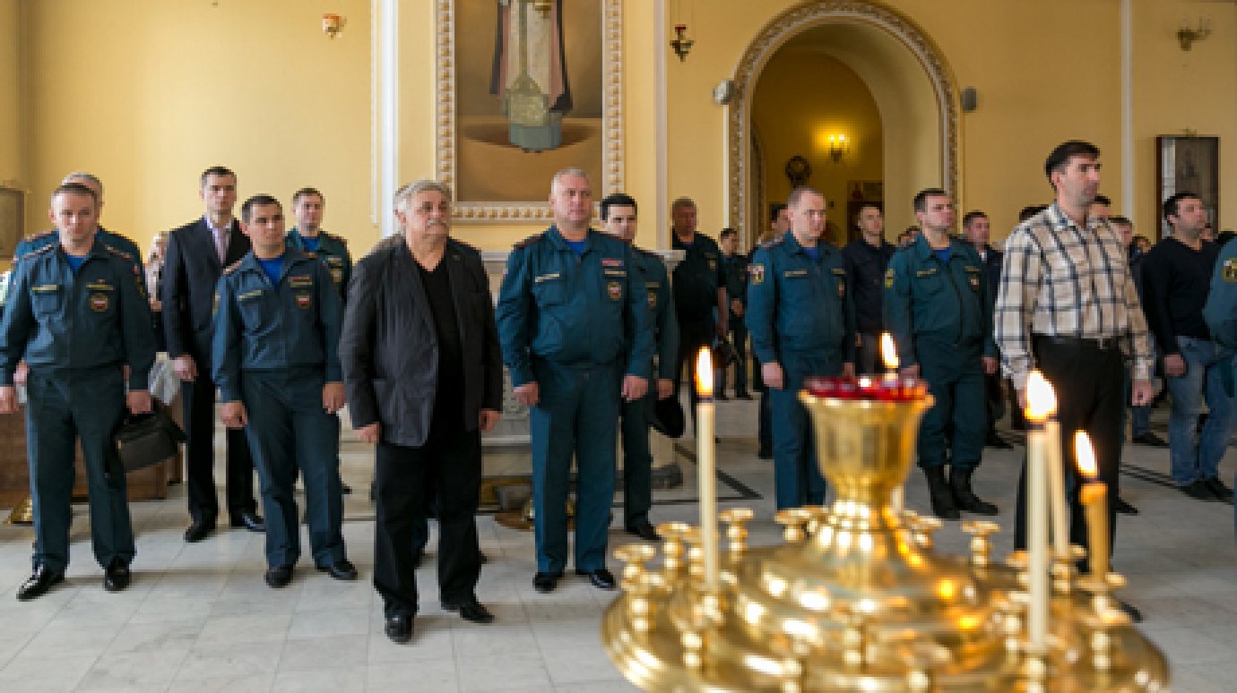 Пензенские спасатели помолились перед иконой «Неопалимая Купина»