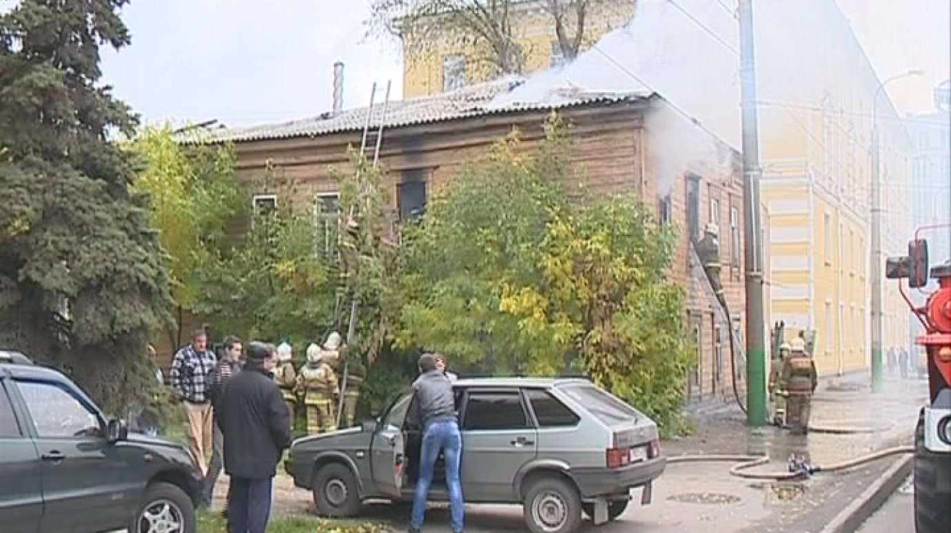На улице Суворова в третий раз загорелся расселенный дом