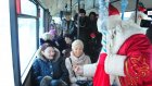 Пассажиры пензенских автобусов принимали поздравления от Деда Мороза