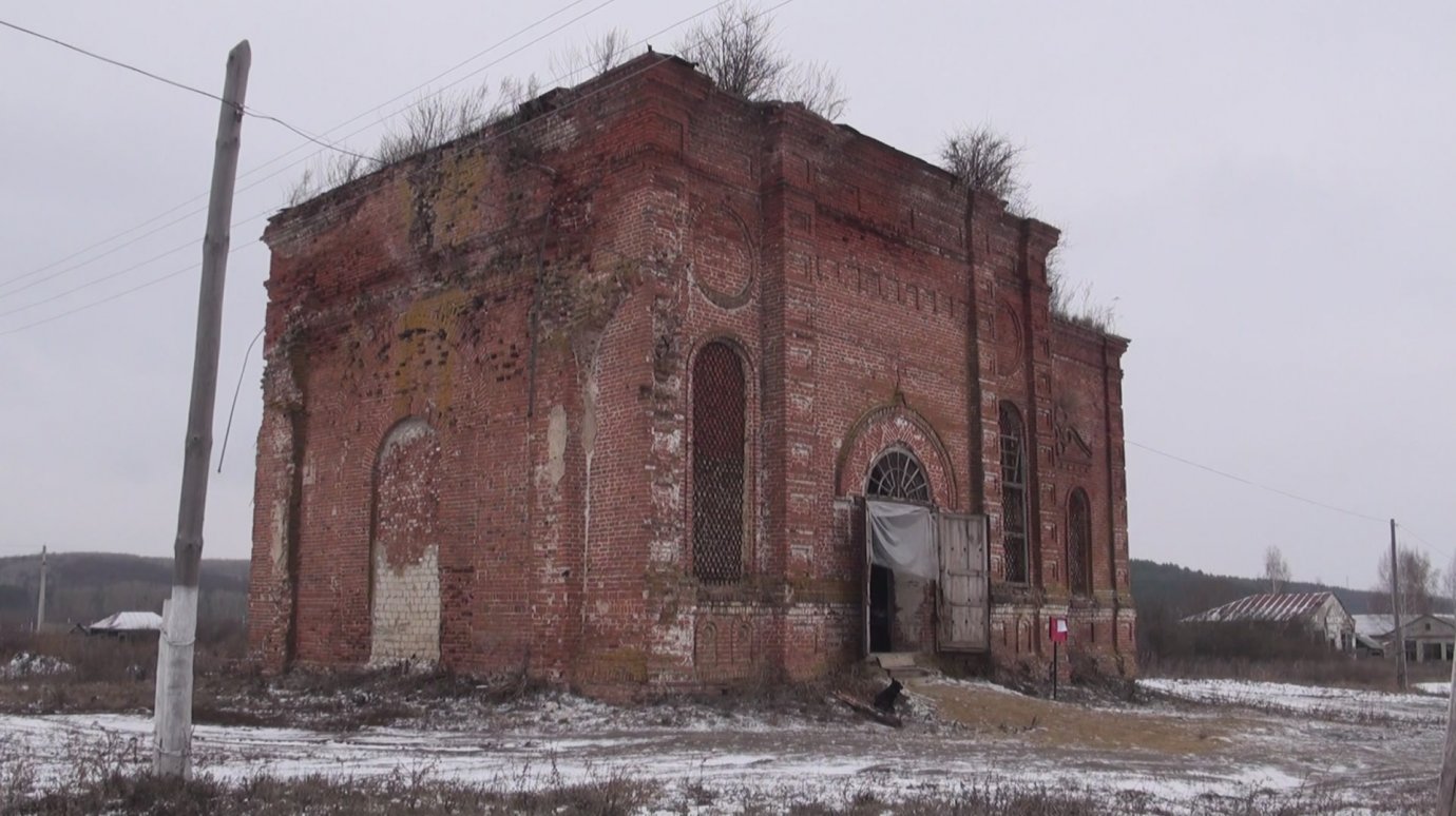 Жители села Низовка занялись восстановлением храма