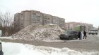 На улице Глазунова коммунальщики устроили снегоотвал