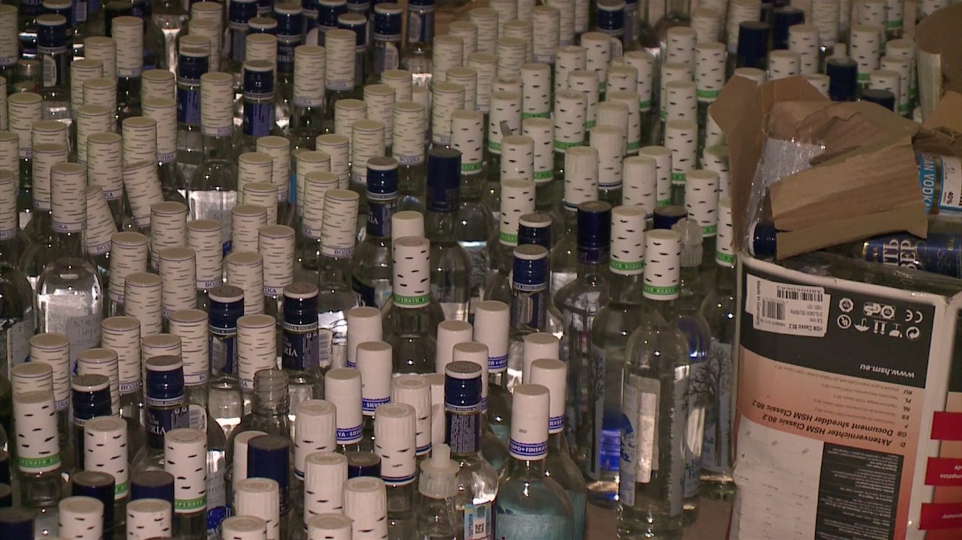 Пензенские полицейские задержали 90 ящиков контрафактной водки