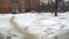 Жители улицы Урицкого жалуются на скользкую дорогу во дворе дома № 18