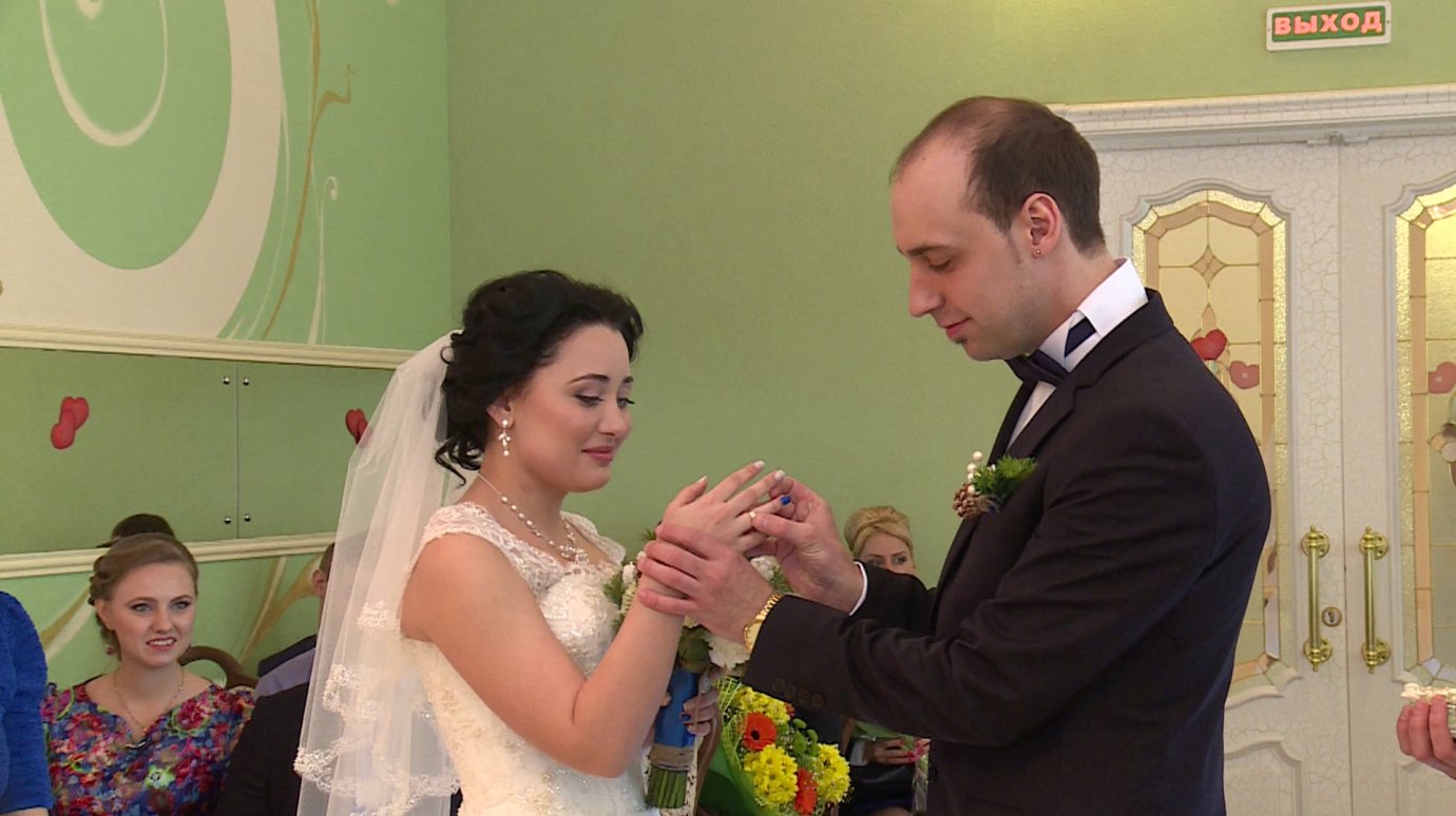 В Октябрьском ЗАГСе 40 пар зарегистрировали брак 14 февраля