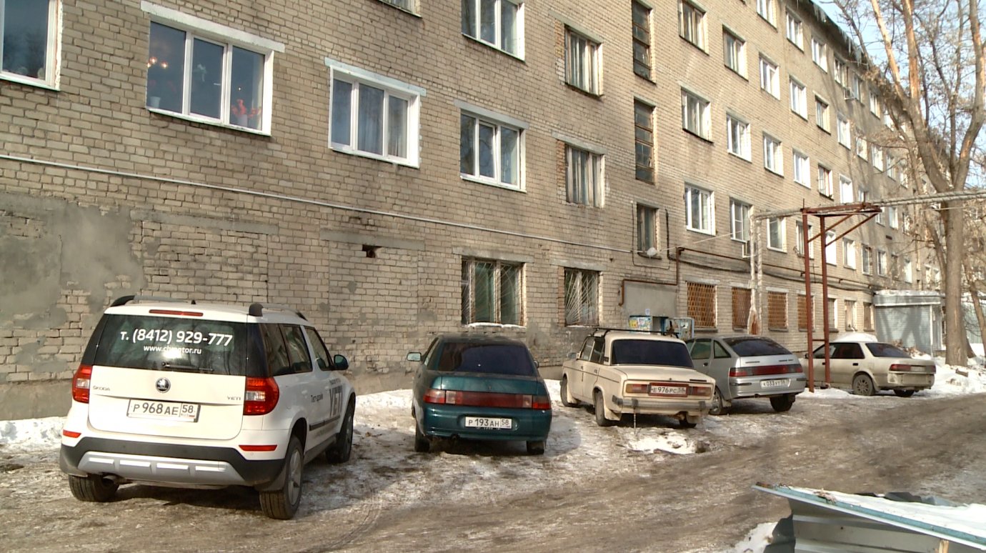 Жители дома № 41 на Беляева превратили в помойку собственный подъезд