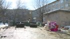 Горожане из дома № 15 на Дзержинского требуют убрать контейнеры от окон