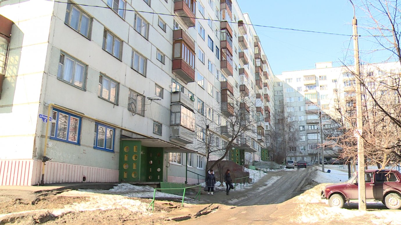 Жители дома на Кижеватова мучаются от духоты в квартирах