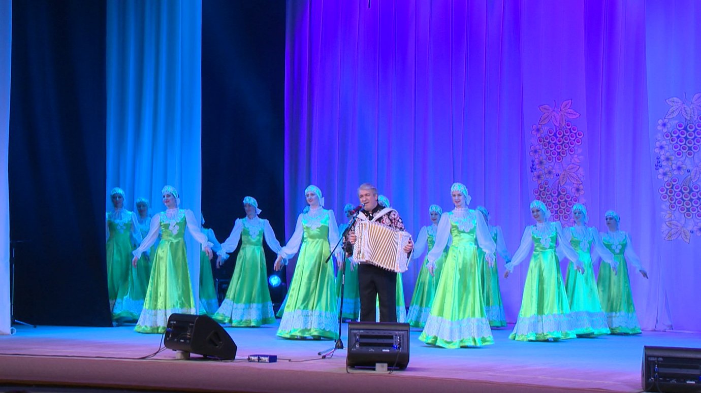 Валерий Семин выступил в Пензе с местными артистами