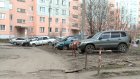 Автолюбители с ул. Ладожской оккупировали детскую площадку