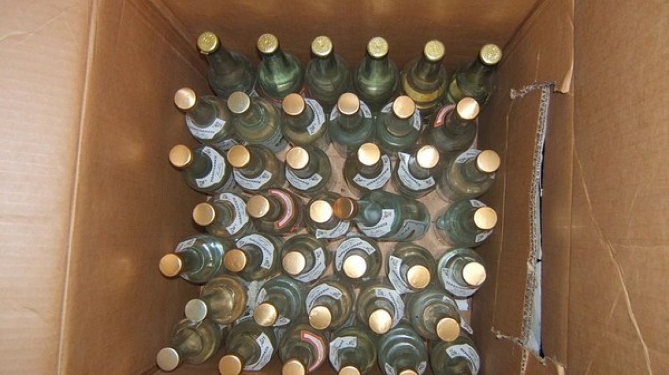 Пензенские полицейские изъяли 100 000 бутылок контрафактной водки