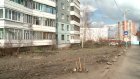 Коммунальщики разрушили бордюр на улице Ладожской