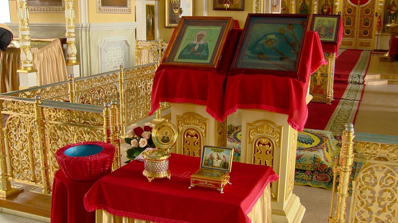 В Покровский собор привезли мощи Иоанна Крестителя и Матроны Московской
