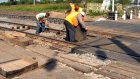 На улице Каракозова ремонтируют железнодорожный путь
