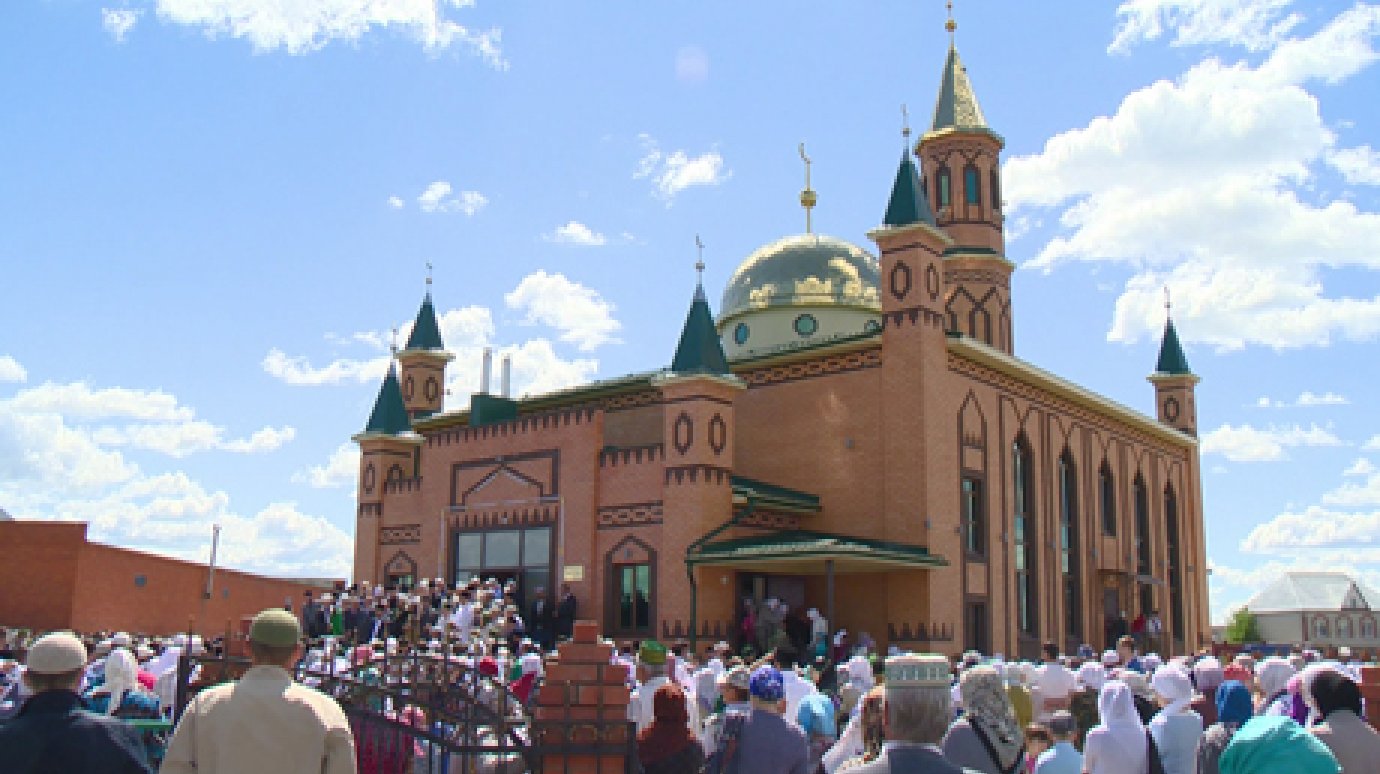 В Средней Елюзани открылись две мечети