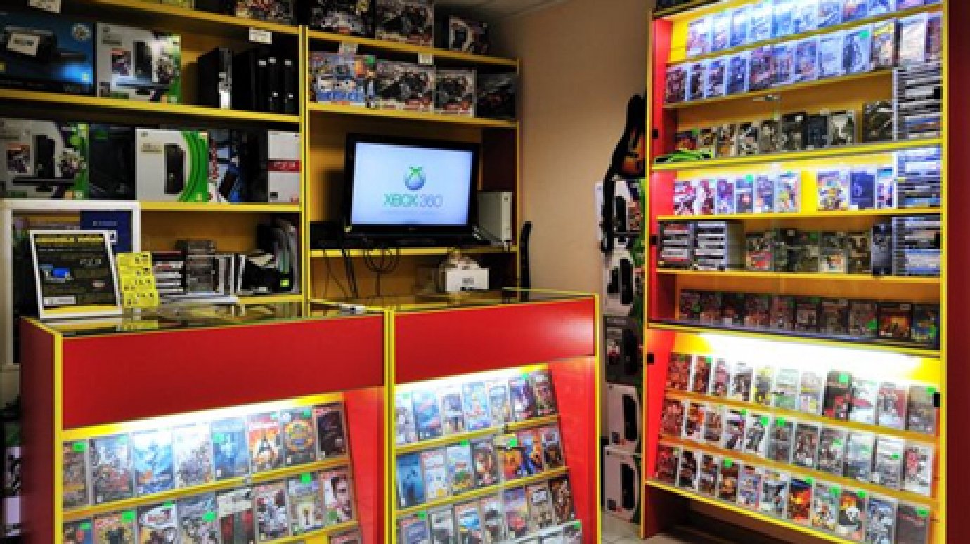 Парень и девушка украли диски для игровой приставки из магазина в Арбекове