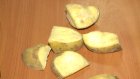 Жительница Пензы обнаружила в клубне картофеля неизвестное вещество