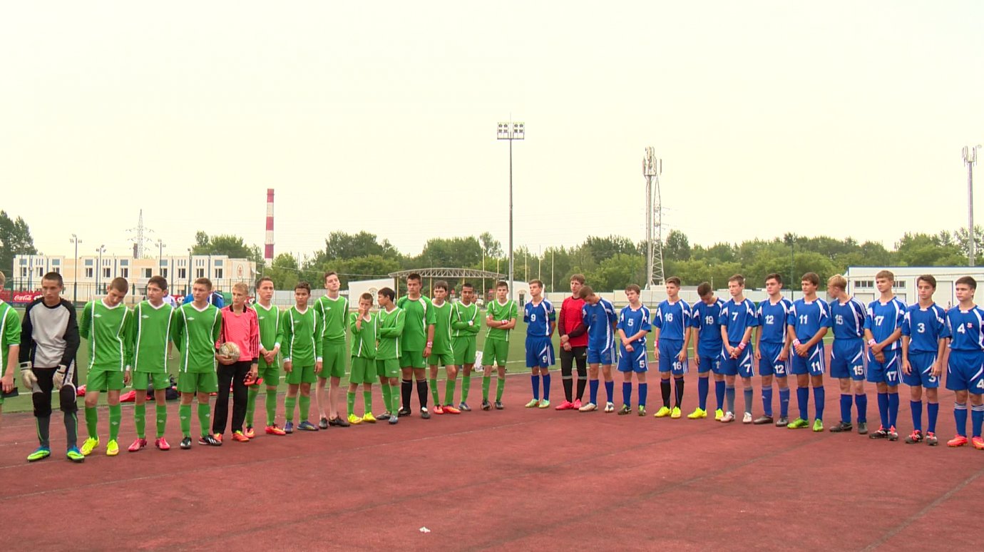 Команда Каменки стала третьей на футбольном турнире «Кожаный мяч»