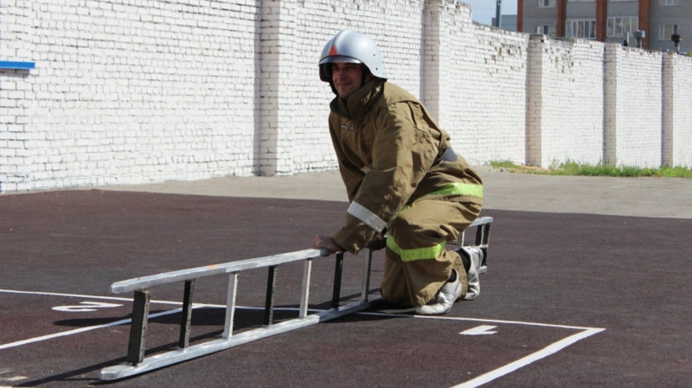 В Пензе пожарные состязались в профессиональном мастерстве