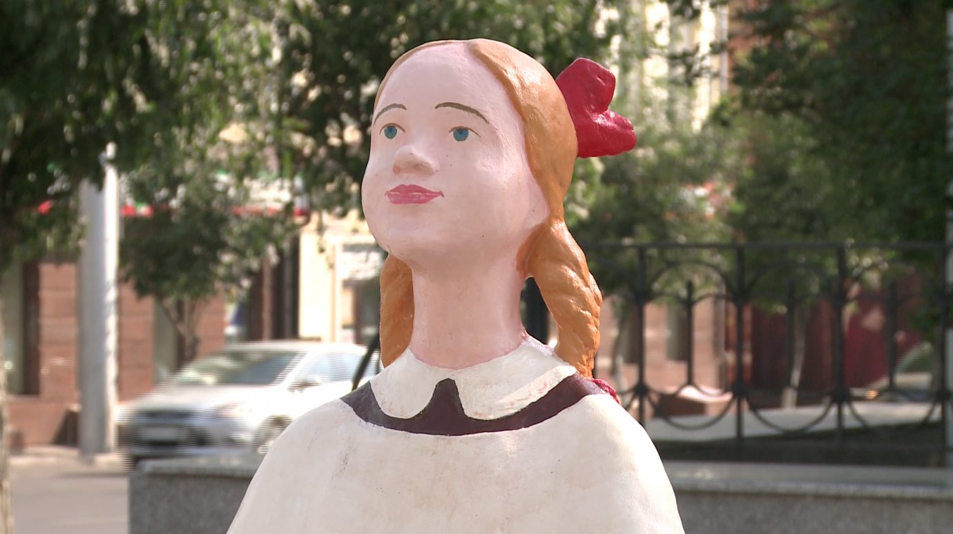 Пензенские журналисты попросили власти убрать скульптуру школьницы