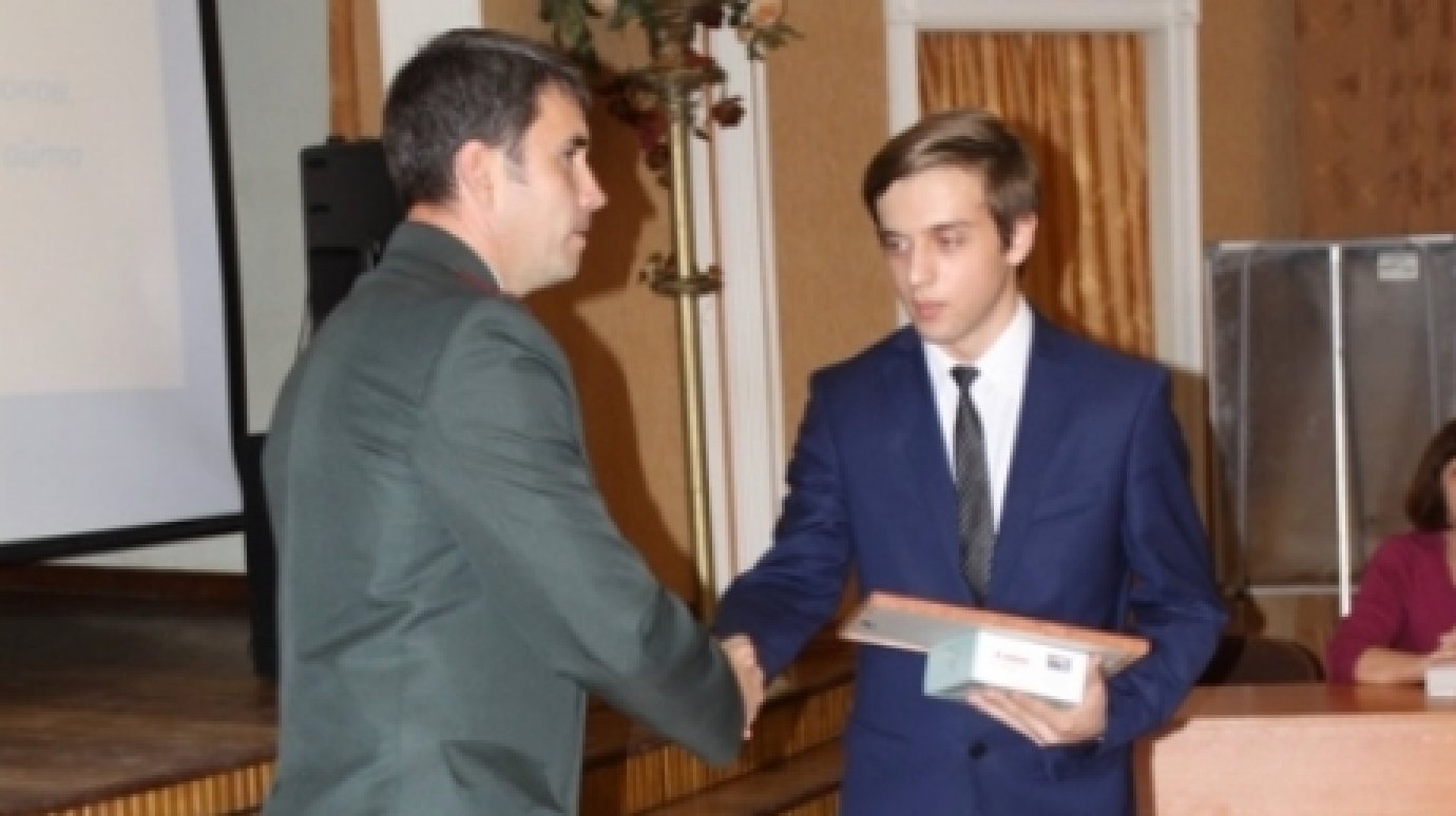 В Пензе гимназиста наградили за помощь наркополицейским