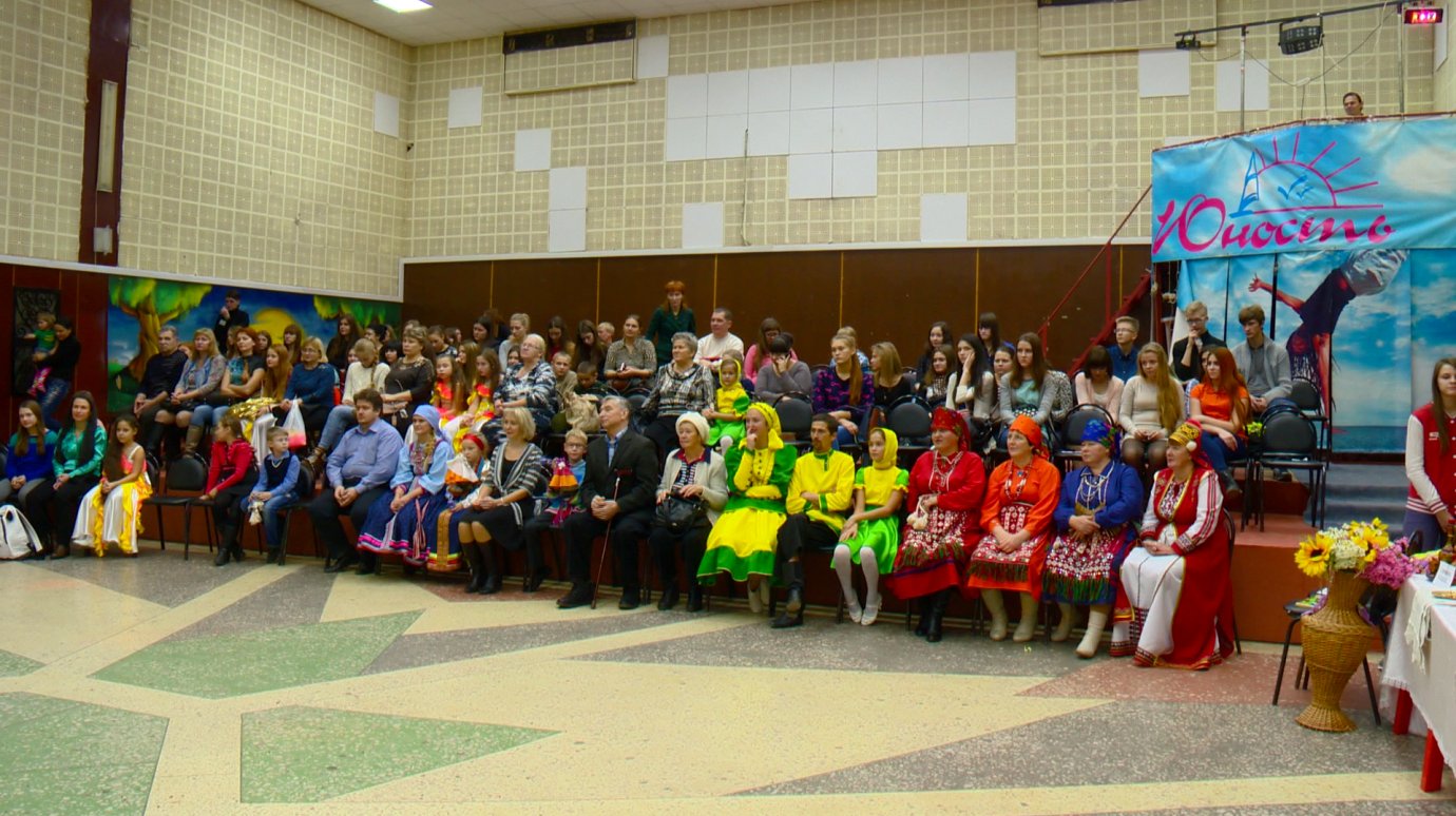 В центре «Юность» прошел фестиваль национальных семейных традиций