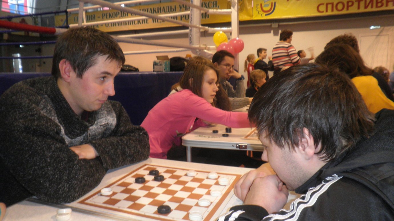 На фестивале спорта зареченцы сражались в шашки и дартс