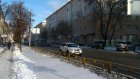 Пешеходные ограждения мешают спецтехнике убирать снег