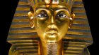 Погребальная маска Тутанхамона предназначалась для Нефертити