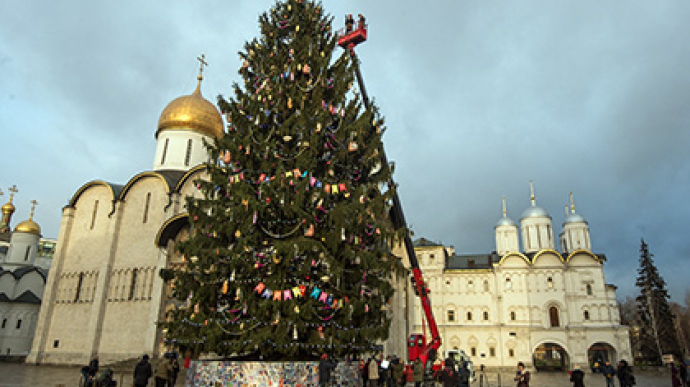 Кремлевскую елку пустят на сувениры