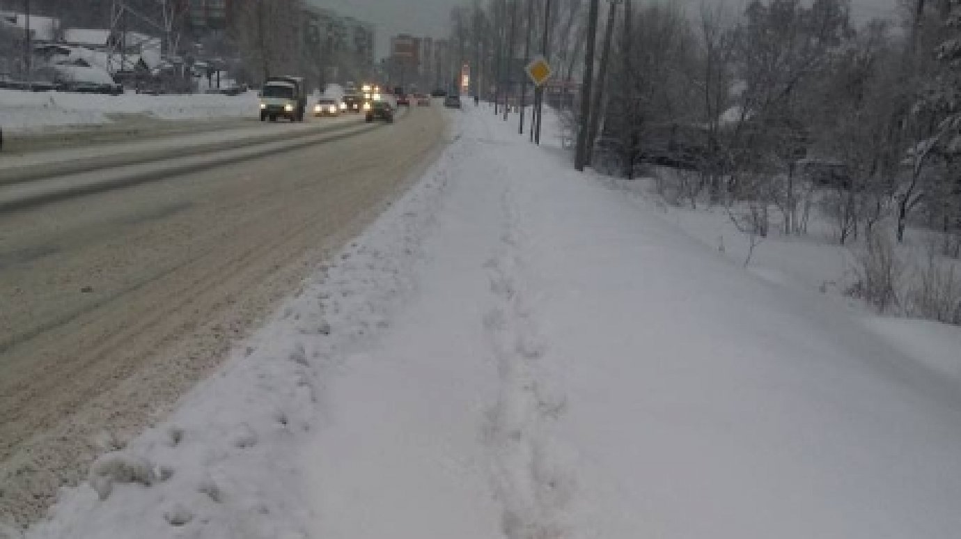 Жители Пензы жалуются на очистку тротуаров от снега